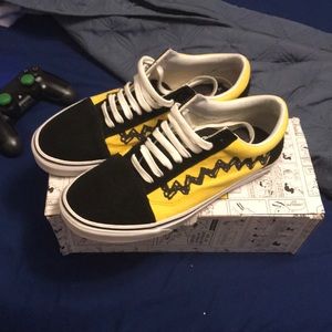 Charlie Brown Old Skool Vans